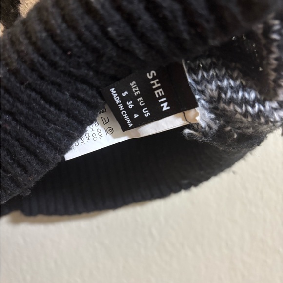 SHEIN Black and White V-Neck Houndstooth Sweater - Picture 3 of 5